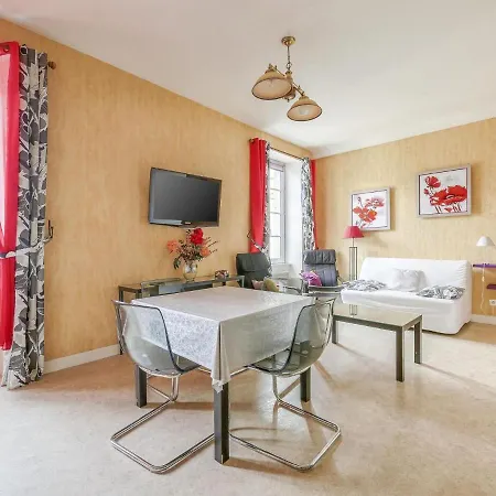 Appartement On The First Floor In The Heart Of Bayeux, Free Parking 150 Meters *