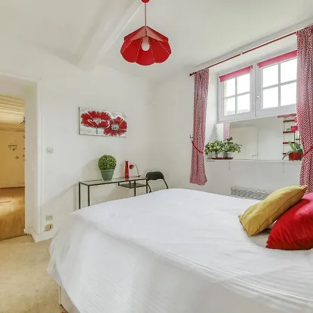 On The First Floor In The Heart Of Bayeux, Free Parking 150 Meters Appartement