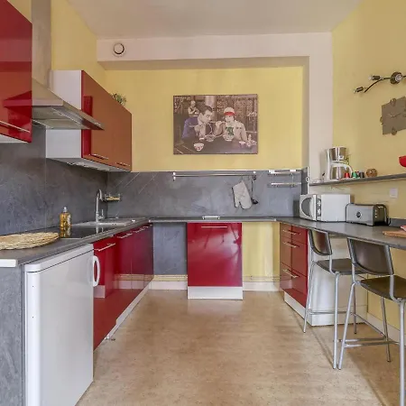 On The First Floor In The Heart Of Bayeux, Free Parking 150 Meters
