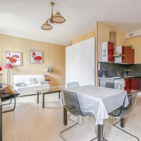 On The First Floor In The Heart Of Bayeux, Free Parking 150 Meters *