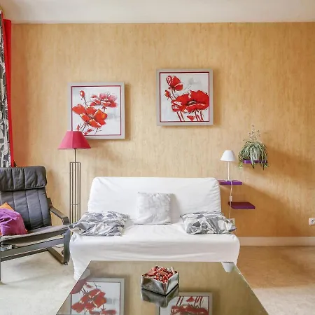 On The First Floor In The Heart Of Bayeux, Free Parking 150 Meters