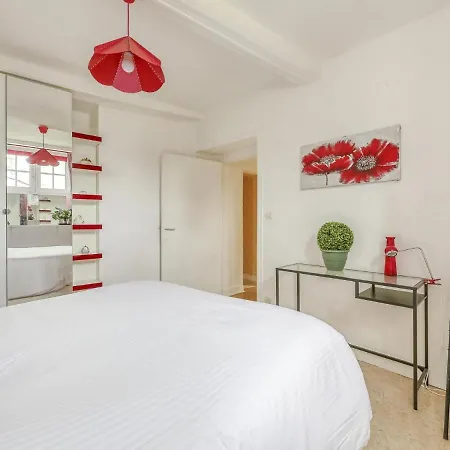 Appartement On The First Floor In The Heart Of Bayeux, Free Parking 150 Meters Bayeux