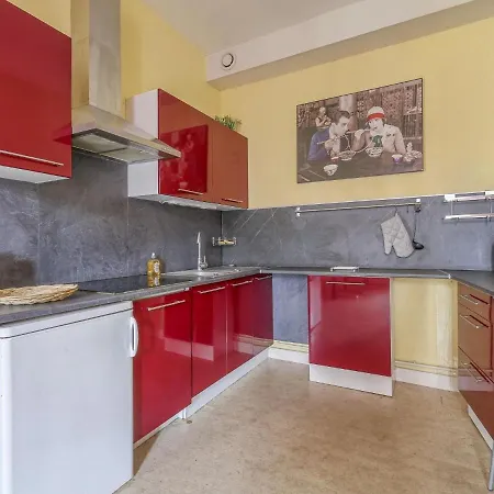 Appartement On The First Floor In The Heart Of Bayeux, Free Parking 150 Meters